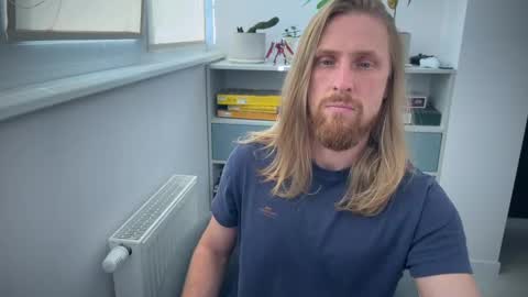 Snapshot of sky_guy25 chatting on September 23, 2025, 8:50 am sky_guy25 online show from September 23, 2025, 8:50 am