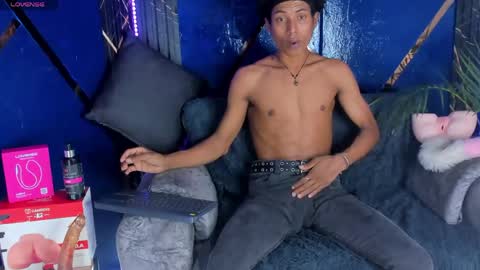 Snapshot of sky_walkerss chatting on May 30, 2026, 5:54 pm sky_walkerss online show from May 30, 2026, 5:54 pm