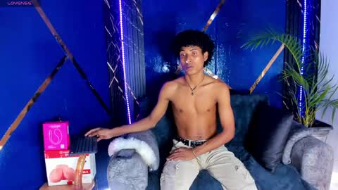 sky_walkerss online show from June 7, 2026, 6:44 pm