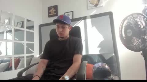 Snapshot of sky_wild chatting on November 1, 2025, 8:22 pm sky_wild online show from November 1, 2025, 8:22 pm