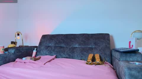 Snapshot of skye_moore chatting on September 13, 2025, 1:00 pm skye moore online show from September 13, 2025, 1:00 pm