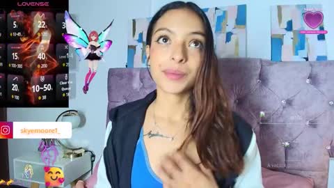 Snapshot of skye_moore chatting on October 3, 2025, 12:13 pm skye moore online show from October 3, 2025, 12:13 pm