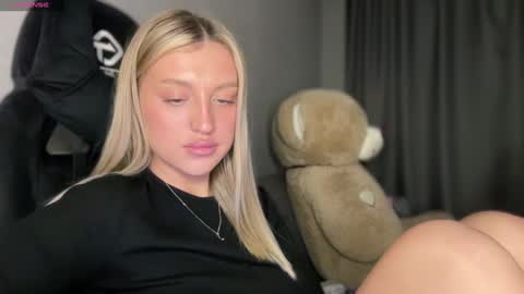 Snapshot of skyffi chatting on January 30, 2025, 7:15 pm GARRY AND SOPHIA online show from January 30, 2025, 7:15 pm