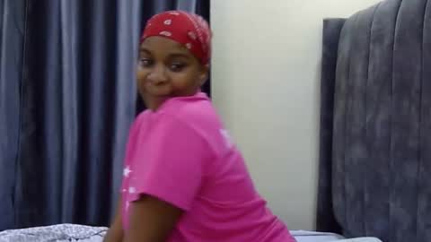 Snapshot of skylar_syn chatting on March 16, 2026, 5:55 am Skylar online show from March 16, 2026, 5:55 am