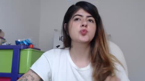 Snapshot of skyler1195 chatting on February 16, 2025, 9:59 pm Skyler online show from February 16, 2025, 9:59 pm