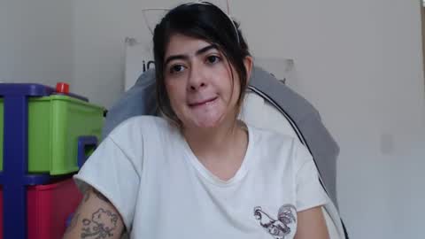 Snapshot of skyler1195 chatting on February 17, 2025, 6:04 pm Skyler online show from February 17, 2025, 6:04 pm