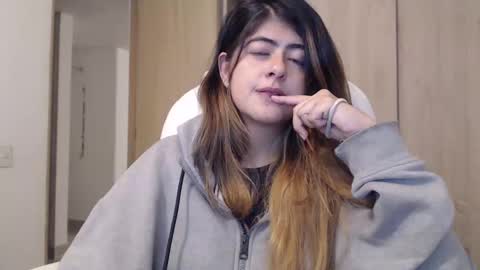 Snapshot of skyler1195 chatting on March 10, 2025, 6:49 am Skyler online show from March 10, 2025, 6:49 am