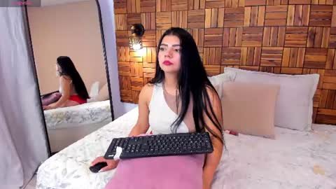Snapshot of skymoon__ chatting on July 17, 2026, 2:02 pm skymoon__ online show from July 17, 2026, 2:02 pm