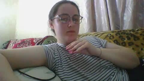skyressie333 online show from May 1, 2026, 6:45 pm