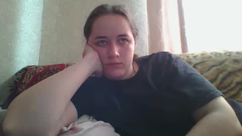skyressie333 online show from May 17, 2026, 6:00 am