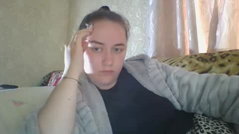 skyressie333 online show from June 3, 2026, 4:23 pm