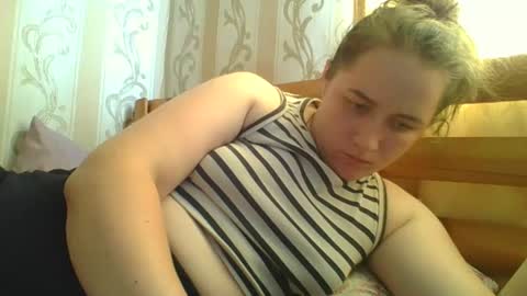 skyressie333 online show from July 28, 2026, 12:01 pm