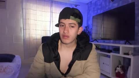 Snapshot of skyrid3r chatting on October 17, 2025, 3:25 pm Skyrider online show from October 17, 2025, 3:25 pm