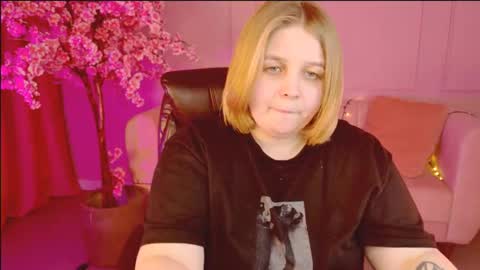 Snapshot of sladadeew chatting on February 3, 2025, 12:03 pm Slada Deew online show from February 3, 2025, 12:03 pm