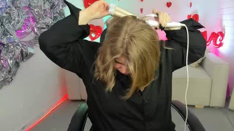 Snapshot of sladadeew chatting on February 17, 2025, 9:03 am Slada Deew online show from February 17, 2025, 9:03 am