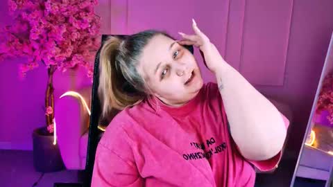 Snapshot of sladadeew chatting on November 13, 2025, 6:01 am Slada Deew online show from November 13, 2025, 6:01 am