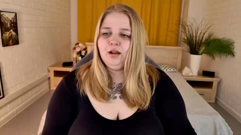 Snapshot of sladadeew chatting on May 4, 2026, 9:05 am Slada Deew online show from May 4, 2026, 9:05 am