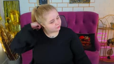 Snapshot of sladadeew chatting on May 7, 2026, 9:03 am Slada Deew online show from May 7, 2026, 9:03 am