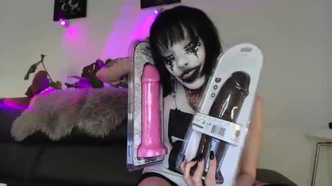 Snapshot of sleeperly chatting on March 1, 2026, 1:02 pm sleeperly online show from March 1, 2026, 1:02 pm