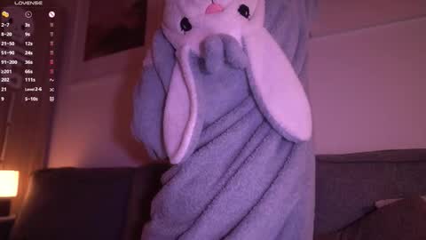 Sonya online show from October 7, 2025, 9:01 pm