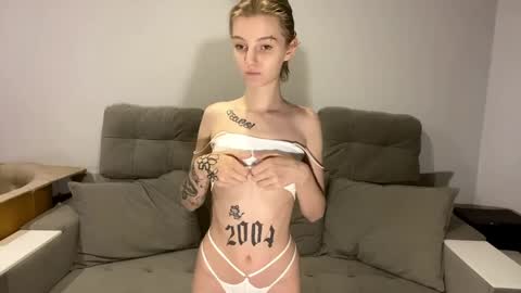 Snapshot of sleepysonya chatting on May 8, 2026, 10:37 pm Sofia online show from May 8, 2026, 10:37 pm