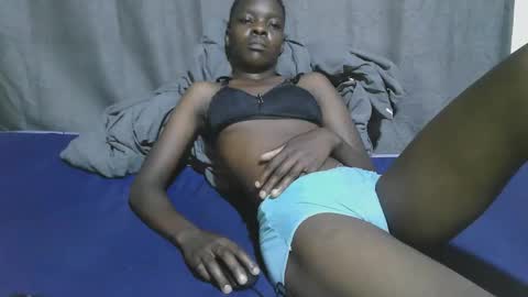 Snapshot of slender_queen chatting on January 15, 2026, 12:21 pm slender_queen online show from January 15, 2026, 12:21 pm