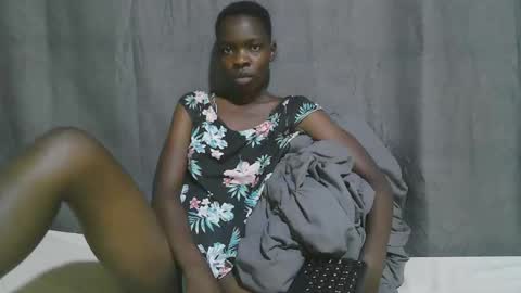 Snapshot of slender_queen chatting on January 18, 2026, 7:39 pm slender_queen online show from January 18, 2026, 7:39 pm