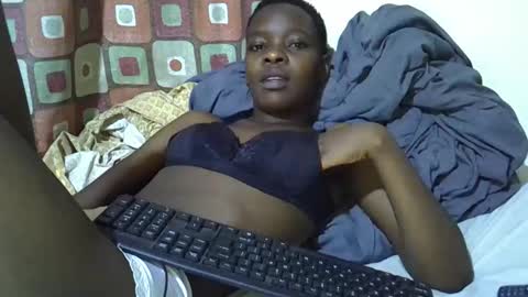 Snapshot of slender_queen chatting on February 12, 2026, 6:52 am slender_queen online show from February 12, 2026, 6:52 am