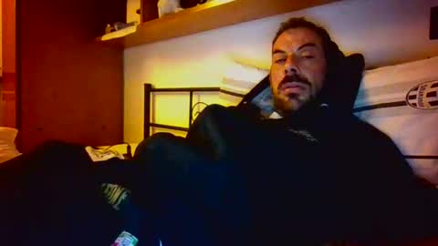 Snapshot of slevin1983 chatting on February 8, 2026, 10:35 pm slevin online show from February 8, 2026, 10:35 pm