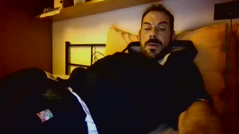 Snapshot of slevin1983 chatting on February 18, 2026, 12:39 am slevin online show from February 18, 2026, 12:39 am