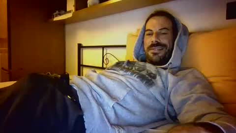 Snapshot of slevin1983 chatting on May 14, 2026, 12:50 am slevin online show from May 14, 2026, 12:50 am