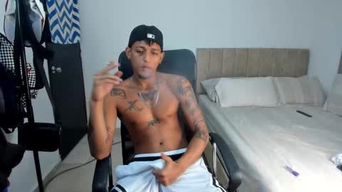 slim_master12 online show from December 4, 2025, 9:56 pm