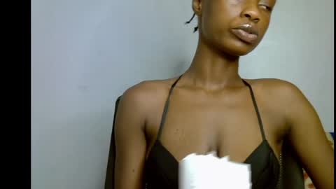Snapshot of slim_petitqueen chatting on May 20, 2026, 8:15 pm Alice online show from May 20, 2026, 8:15 pm