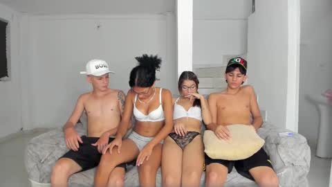 Snapshot of slim_work chatting on November 10, 2025, 9:14 pm boy without tattoo Bryan -- with tatto Alan - New girl harper online show from November 10, 2025, 9:14 pm