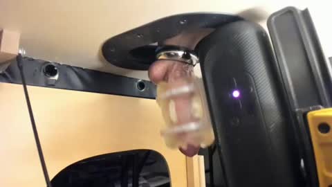 Slimguerrilla online show from April 25, 2026, 6:05 pm