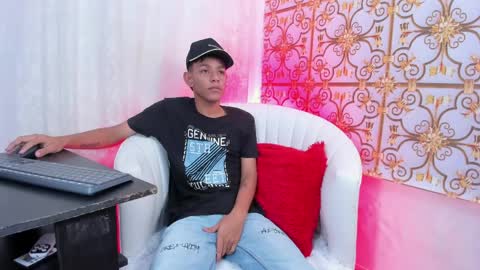 SlimLatino  online show from April 5, 2026, 12:13 pm