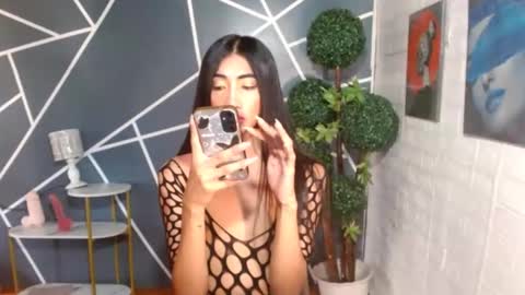 slimprettyjoira online show from April 24, 2026, 6:27 am