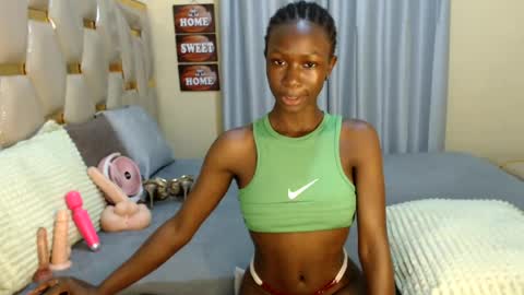 Snapshot of slimqueenbae chatting on July 26, 2026, 12:34 pm slimqueenbae online show from July 26, 2026, 12:34 pm