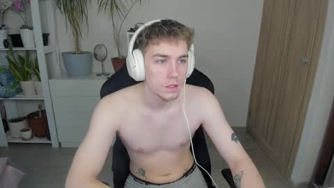Snapshot of slippery_baby chatting on January 24, 2025, 10:00 am Mila online show from January 24, 2025, 10:00 am