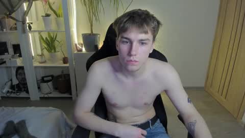 Snapshot of slippery_baby chatting on February 21, 2025, 11:10 pm Mila online show from February 21, 2025, 11:10 pm