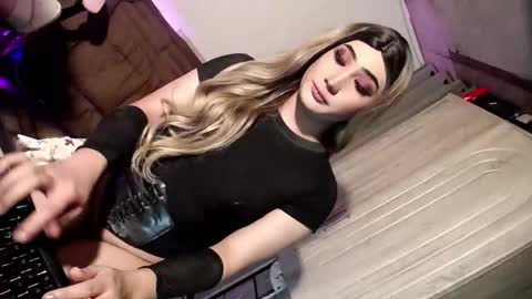 Nathalie online show from May 4, 2026, 2:51 am