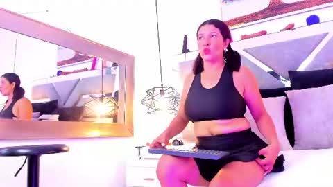 slut_milf_ online show from July 22, 2026, 8:44 pm