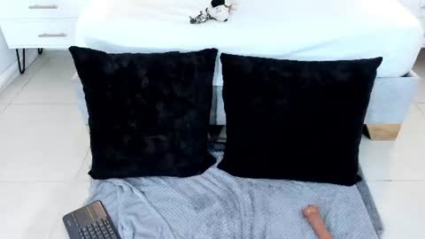 slut_milf_ online show from July 28, 2026, 8:23 pm