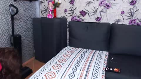 slutihmami online show from June 14, 2026, 7:10 am