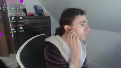 Natsu online show from March 19, 2026, 4:44 pm