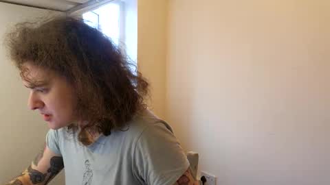 SluttySuzie17 online show from May 17, 2026, 5:09 pm