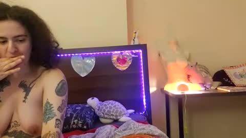 SluttySuzie17 online show from May 28, 2026, 2:14 pm
