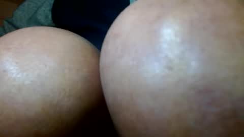 smallmalelass online show from January 1, 2025, 11:49 am