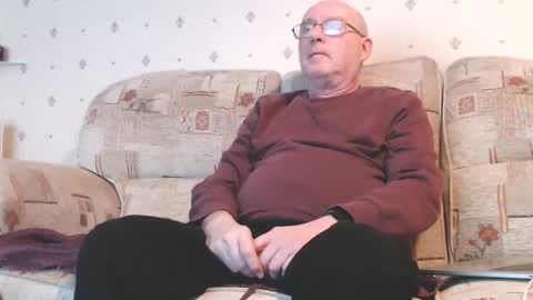 Snapshot of smallsteve562 chatting on November 23, 2025, 9:36 pm Steve online show from November 23, 2025, 9:36 pm