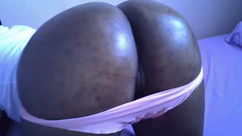 Snapshot of smart_lilly chatting on July 23, 2026, 5:05 am smart_lilly online show from July 23, 2026, 5:05 am